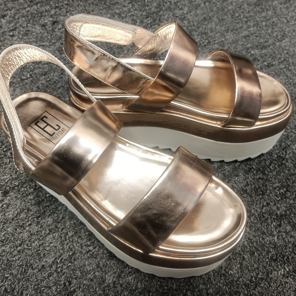 Elly Clay metallic flatform sandal